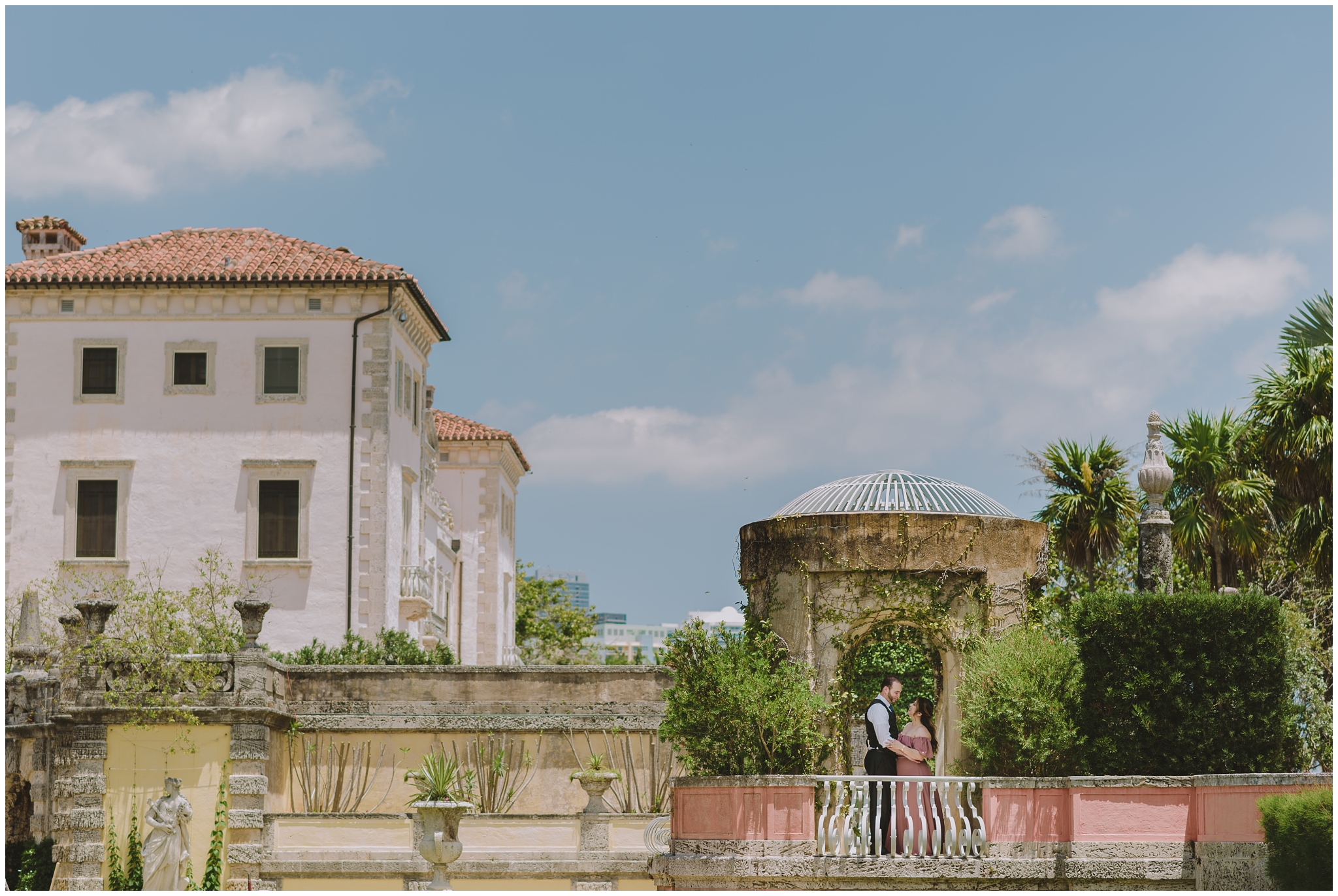 vizcaya house in the background
